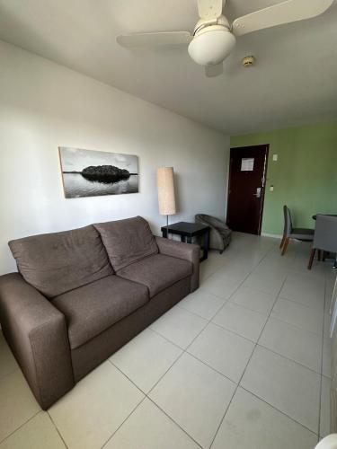 a living room with a couch and a table at Flat Prime 2 quartos Hotel Boa viagem in Recife