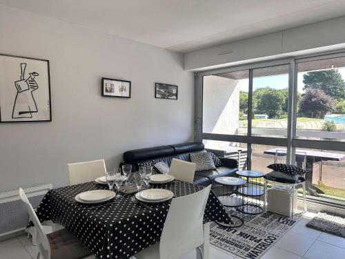 T2 rénové à 100m de la plage avec balcon et parking privé - FR-1-481-181