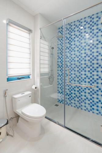 a bathroom with a toilet and a glass shower at DT Retreat - Biệt thự nguyên căn - 3 Phòng ngủ - Novaworld Phan Thiết in Phan Thiet
