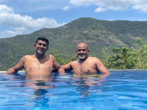 Pemandangan gunung umum atau pemandangan gunung yang diambil dari hotel