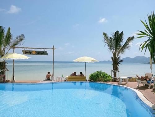 Bazén v ubytování Smile Samui Chaweng Beach Front Resort nebo v jeho okolí