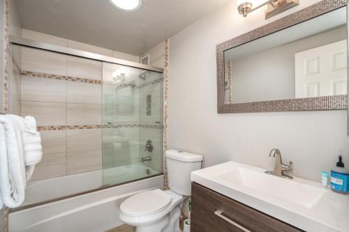 Bilik mandi di Exclusive oceanfront oasis in Kihei