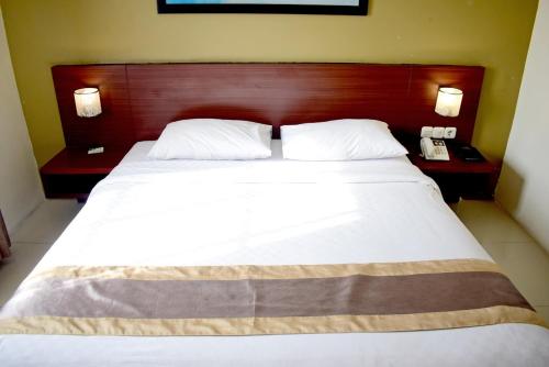 Katil atau katil-katil dalam bilik di Noormans Hotel Semarang