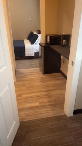 a hallway leading to a bedroom with a bed at Willow e-hotel in Mattoon