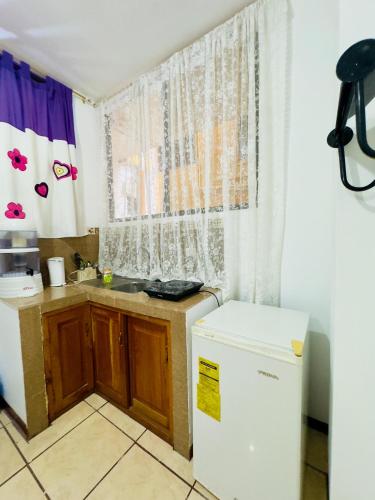 Η κουζίνα ή μικρή κουζίνα στο Tintorera Guest House