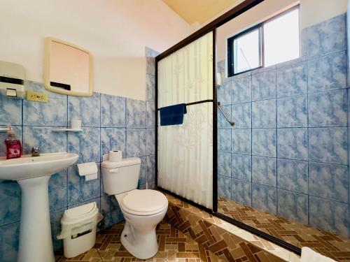 Ένα μπάνιο στο Tintorera Guest House