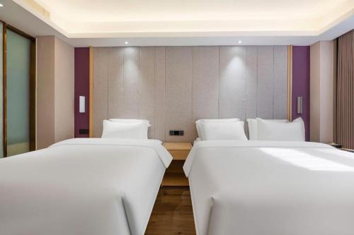 Letto o letti in una camera di Lavande Hotels Jinzhong Youjian Pingyao