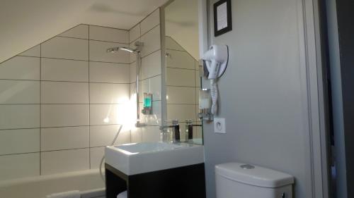 Koupelna v ubytování Astrid Hotel