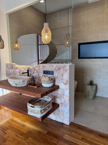 a bathroom with a sink and a mirror at Julim Terra in Amed