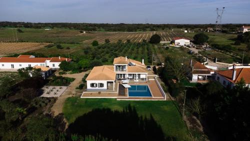 Villa Cajados Grande Setúbal Charming Sleeps 12 Private Pool Spacious Garden