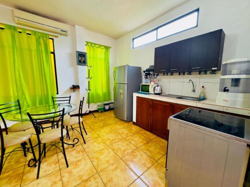 Η κουζίνα ή μικρή κουζίνα στο Tintorera Guest House