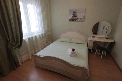 Voodi või voodid majutusasutuse Surgut Apartments Apartments on Tumenskiy Tract 2 Aura toas