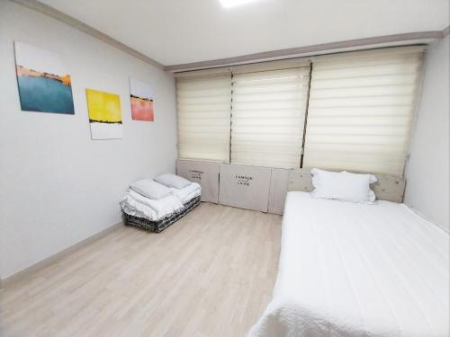 Daegu Room new open 4 RoomPrivate Villaにあるベッド