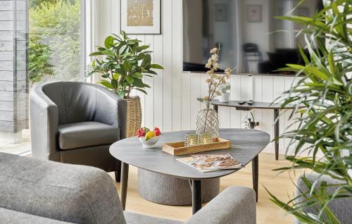 Amazing Home In Rødby With Wifiにあるシーティングエリア