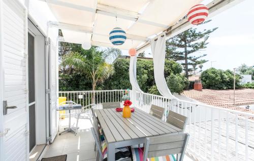 a deck with a table and chairs on a porch at Residenza Flamingo in Marzamemi