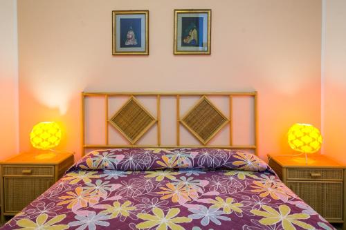 Un pat sau paturi într-o cameră la See Houses