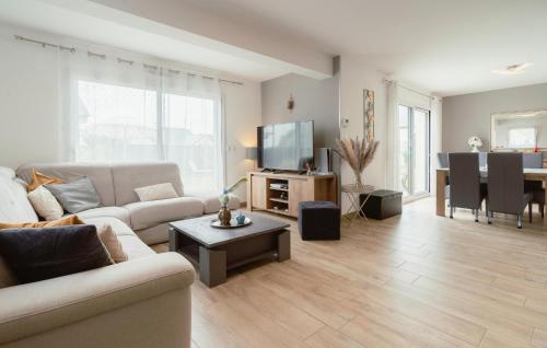 a living room with a couch and a tv and a table at Stunning Home In Esquay-Notre-Dame in Esquay-Notre-Dame