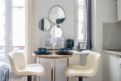 Paris studio Rue Daguerre - all bills included - quiet & welcoming - direct train from CDG airport