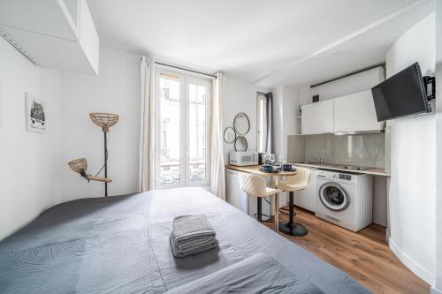 Paris studio Rue Daguerre - all bills included - quiet & welcoming - direct train from CDG airport