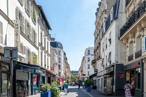 Paris studio Rue Daguerre - all bills included - quiet & welcoming - direct train from CDG airport