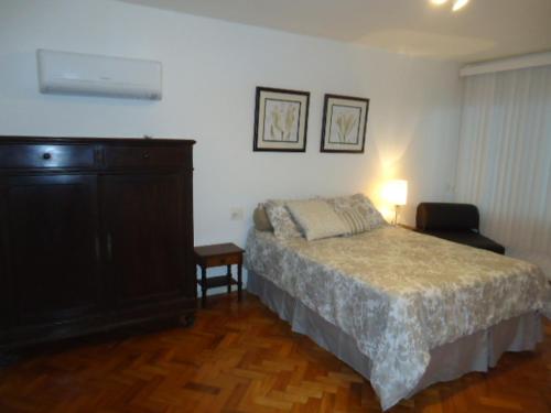 Een bed of bedden in een kamer bij Apartamento Francisco Otaviano
