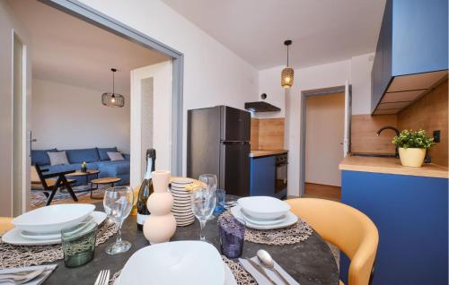 Η κουζίνα ή μικρή κουζίνα στο Stunning Apartment In Mali Losinj With Wifi