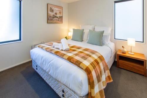 Ένα ή περισσότερα κρεβάτια σε δωμάτιο στο Central 1BR, Car Park, Lift Access and Extra Bed