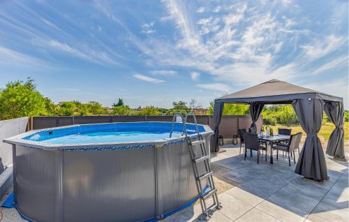 2 Bedroom Gorgeous Apartment In Pula