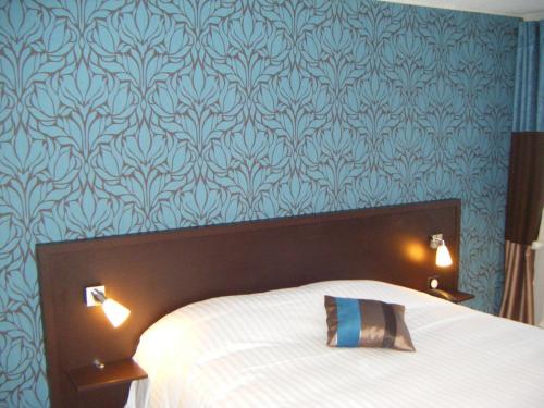 Katil atau katil-katil dalam bilik di Logis - Hôtel & Restaurant Le Bellevue