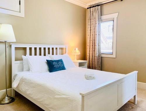Ένα ή περισσότερα κρεβάτια σε δωμάτιο στο Sakura Stay two bedrooms with a private bathroom