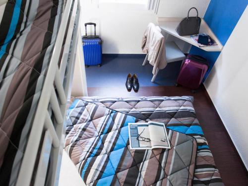 Katil atau katil-katil dalam bilik di ENZO HOTELS 1er PRIX CHARLEVILLE