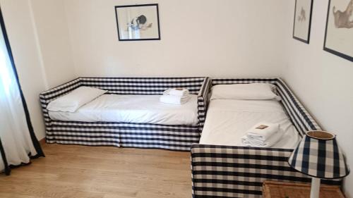 a room with two beds in a room at La Crosetta by Go New Location in Zoagli