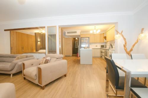 Η κουζίνα ή μικρή κουζίνα στο Suna Suites Hotel & Fethiye