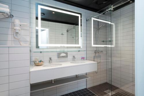 a bathroom with two sinks and a mirror at Hotel Bristol in Oslo