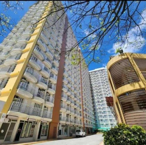 Tòa nhà nơi căn hộ tọa lạc