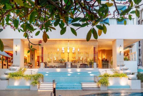 The Bayview Hotel Pattayaの敷地内または近くにあるプール
