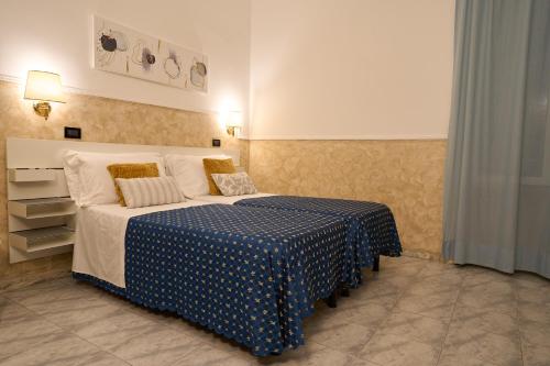 Katil atau katil-katil dalam bilik di Hotel Ascot
