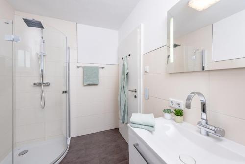 Bilik mandi di Home Maislinger - Enjoy Nature, Explore Salzburg