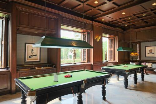 The Bayview Hotel Pattayaにあるビリヤード台
