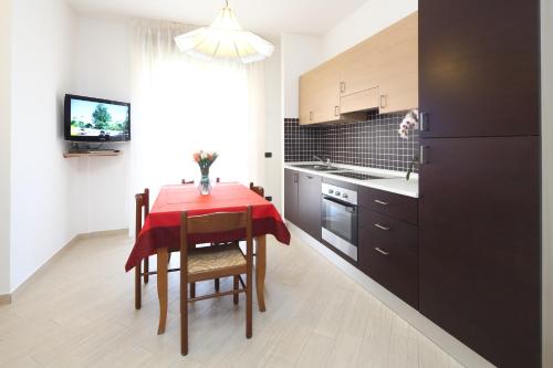 Kuchyň nebo kuchyňský kout v ubytování Residence Hotel Kriss