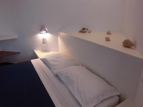 Postel nebo postele na pokoji v ubytování Cala da Lua apartments