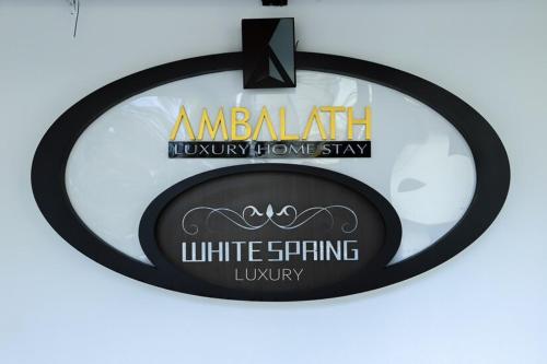 Ambalath whitespringに飾ってある許可証、賞状、看板またはその他の書類