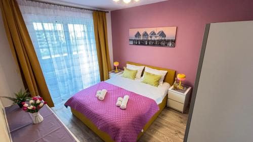 Ένα ή περισσότερα κρεβάτια σε δωμάτιο στο Fairytale Harmony Spacious & King Beds & Free Private Parking