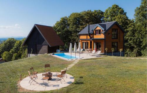 Der Swimmingpool an oder in der Nähe von Gorgeous Home In Stubicke Toplice