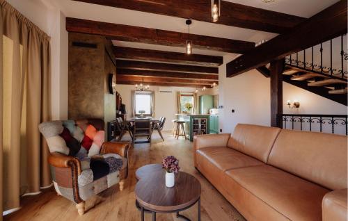 Ein Sitzbereich in der Unterkunft Gorgeous Home In Stubicke Toplice