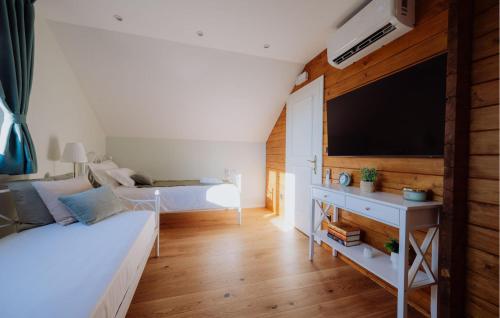Ein Bett oder Betten in einem Zimmer der Unterkunft Gorgeous Home In Stubicke Toplice