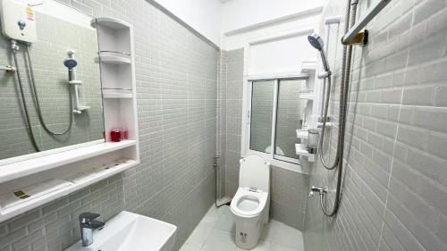 Ένα μπάνιο στο Beach Gallery House