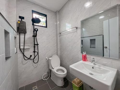 a bathroom with a sink and a toilet and a mirror at บ้านพักเขาใหญ่ ลูกแก้วพูลวิลล่า Lookkaew Pool Villa Khaoyai in Ban Rai Khlong Sai