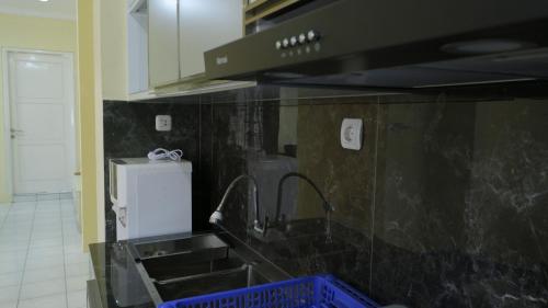 Η κουζίνα ή μικρή κουζίνα στο Villa Dalia Puncak K2-32