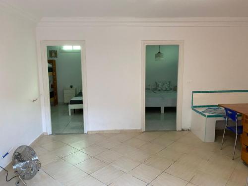 a living room with a table and a mirror at Habibi-Danydan La Chebba in Chebba